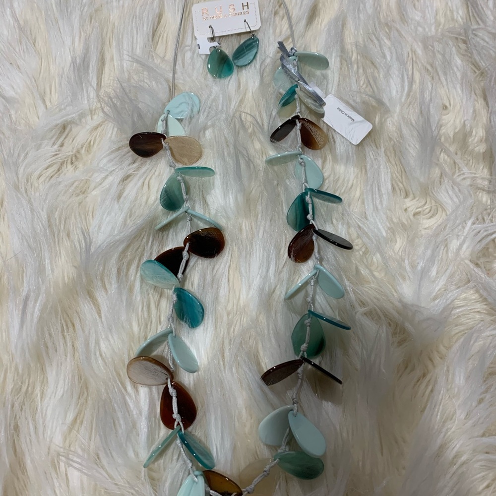 Necklace and earring set